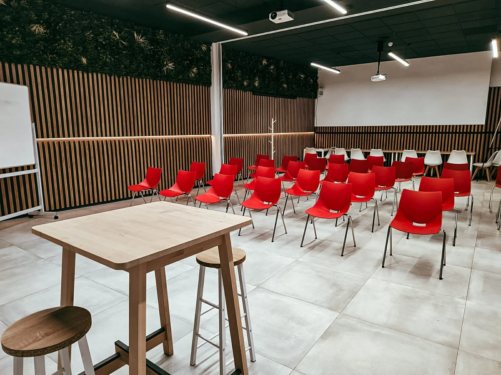 Executive high-capacity conference table setup