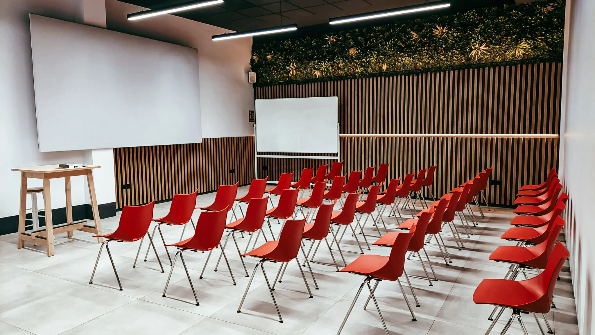 Modern executive workshop and debate layout