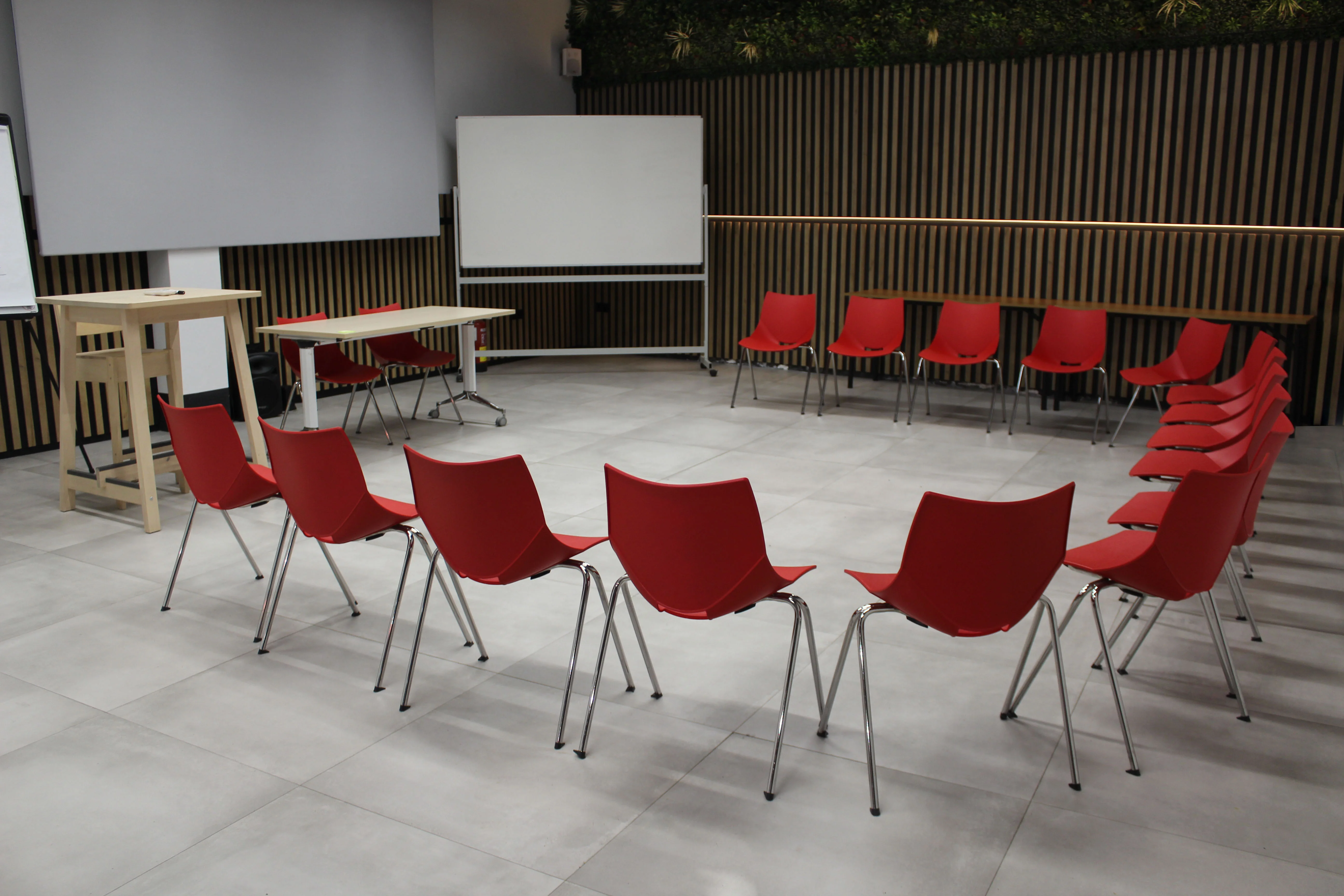 Spacious layout with corporate conference seating