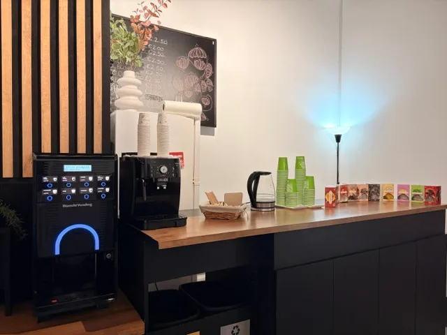 Bistro and coffee bar area for networking