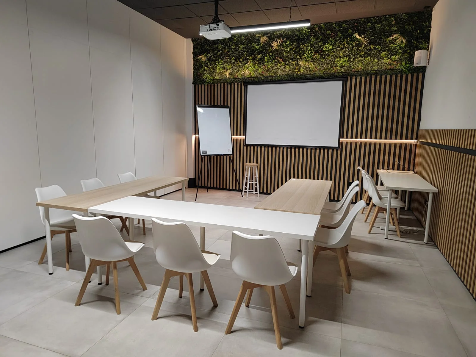 Intimate creative workroom and team suite