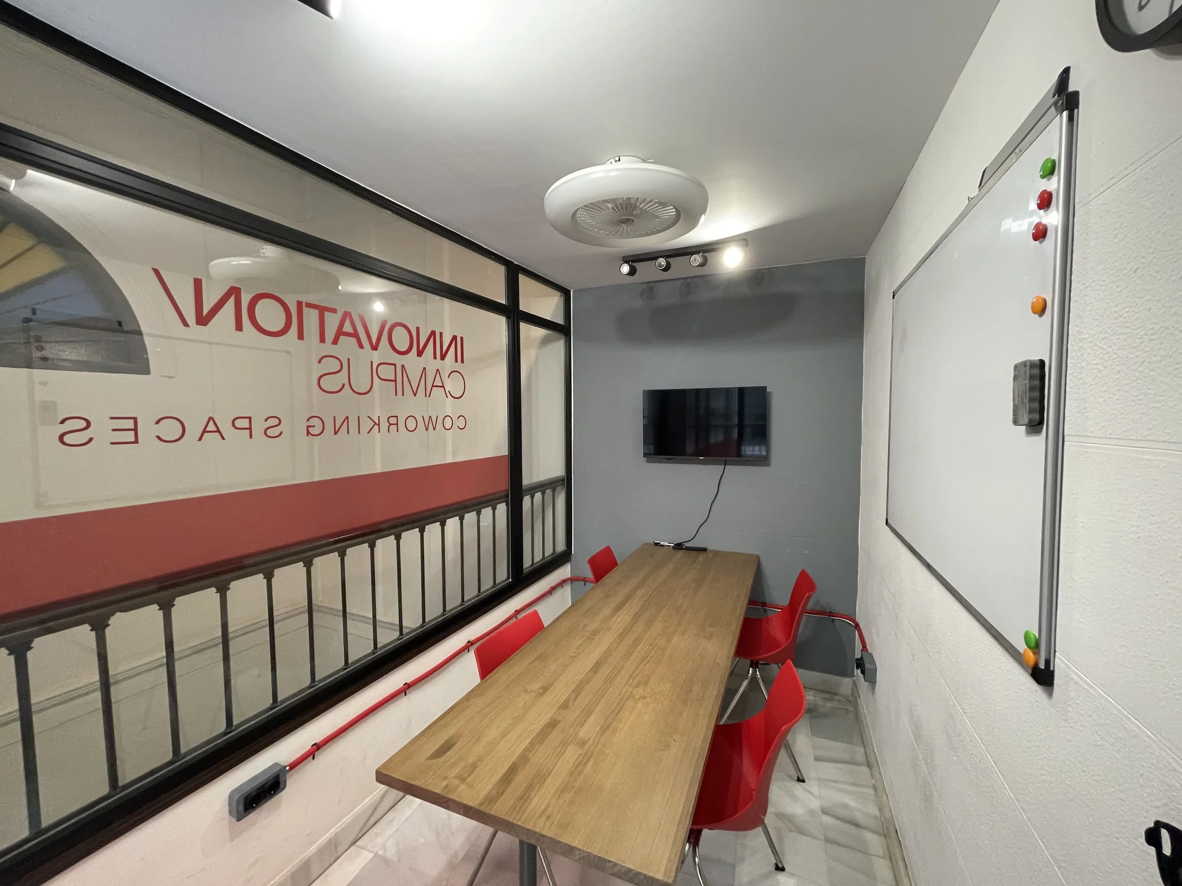 High capacity corporate presentation classroom